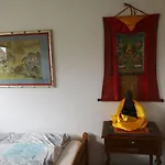 Seminarhaus Arya Maitreya * 카우프보이렌