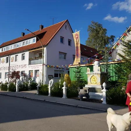 Seminarhaus Arya Maitreya 호텔